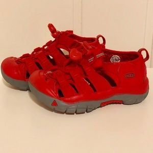 Keen red newborn boys girls sandals sz 9